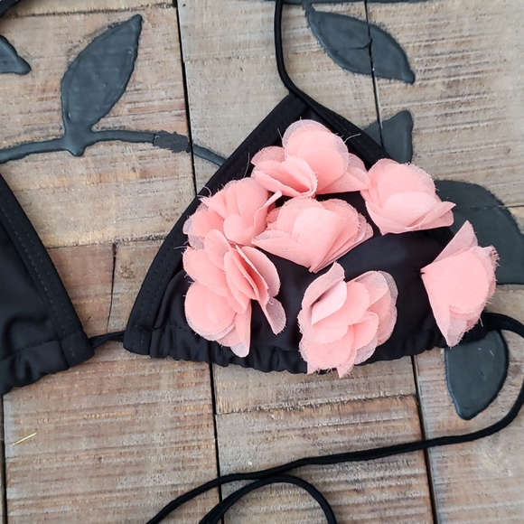 Triangle Bikini Top with Flowers Black/Pink - Picture 3 of 7